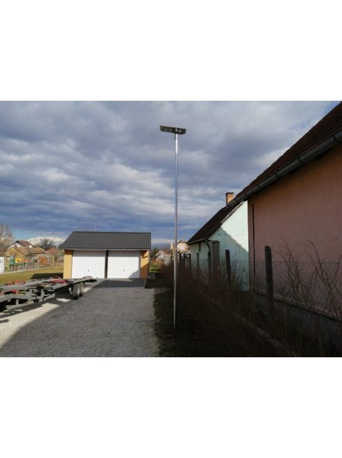 Napelemes kandeláber 2000lm 4,5M